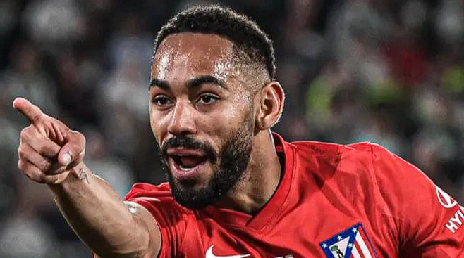 曼联赛后风波：<a href='/news/tag/1073260' style='color: blue;'>库尼亚</a>疑似与球迷冲突事件剖析