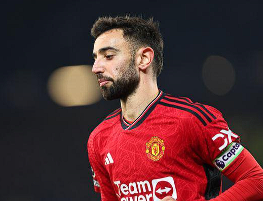 希勒批阿莫林阵型固执，内维尔赞梅努B费共存潜力